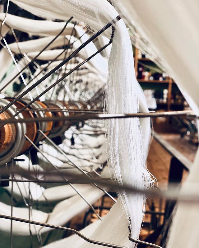 Fine textile threads in production